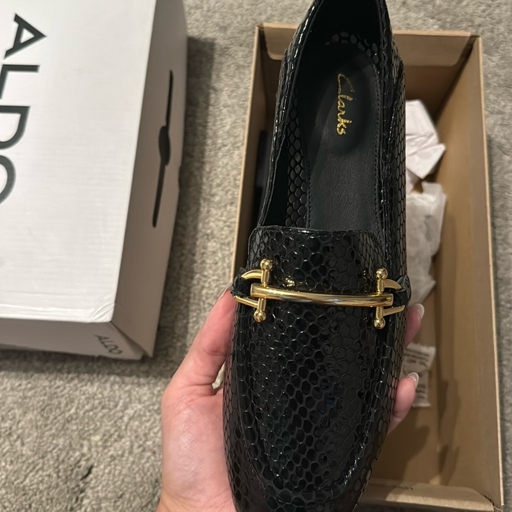 Black women’s loafer